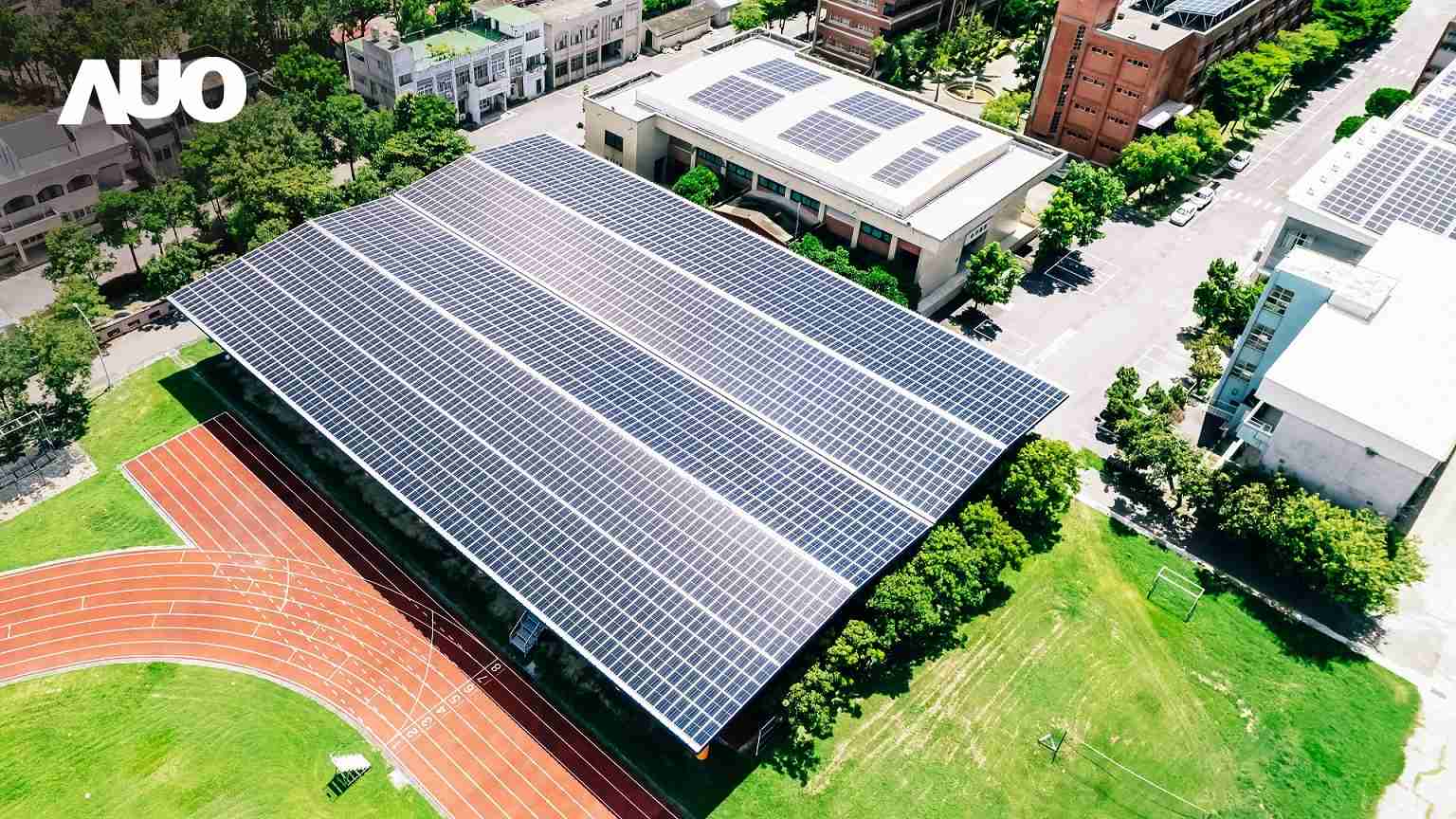 云顶国际8588ydSunSteel光电整合型浪板具备快速安装、、轻量化优势,,,可提升15%发电效能,,,,通过国际IEC与台湾VPC认证安全、、、、防漏、、、耐候标准