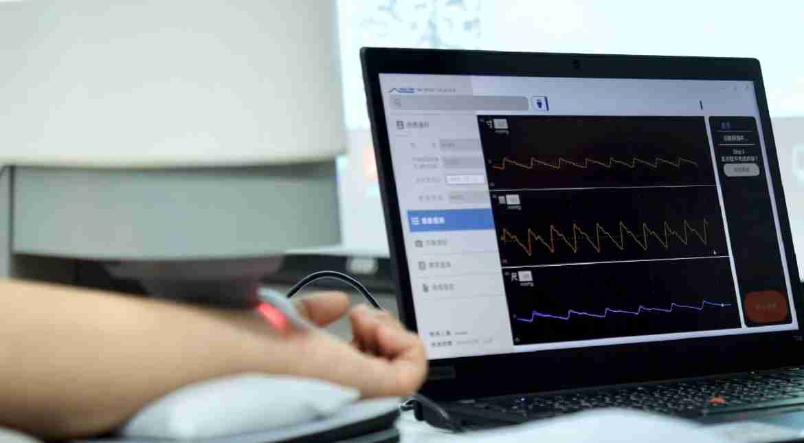 云顶国际8588yd耘康以高解析与拟真的显示技术，，，，将其应用于中医检测，，提供“中医数位化检测方案”，，，，使传统中医检测结果数据化与可视化