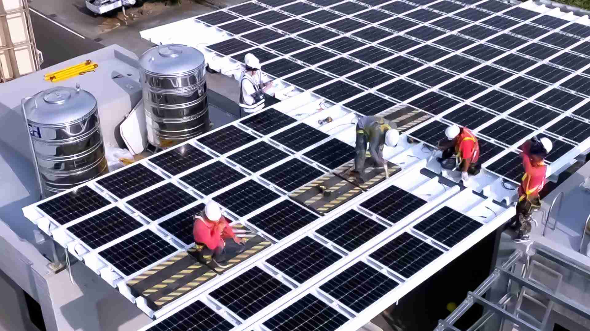 云顶国际8588yd着力于替代能源之技术研发，，如光电浪板的相关制程、、设备与产品，，，其中所开发之光电整合型浪板，，减少传统金属支架安装，，，更提升耐候度，，可广泛运用于多元场域，，，，并辅助建筑达到净零碳排目标