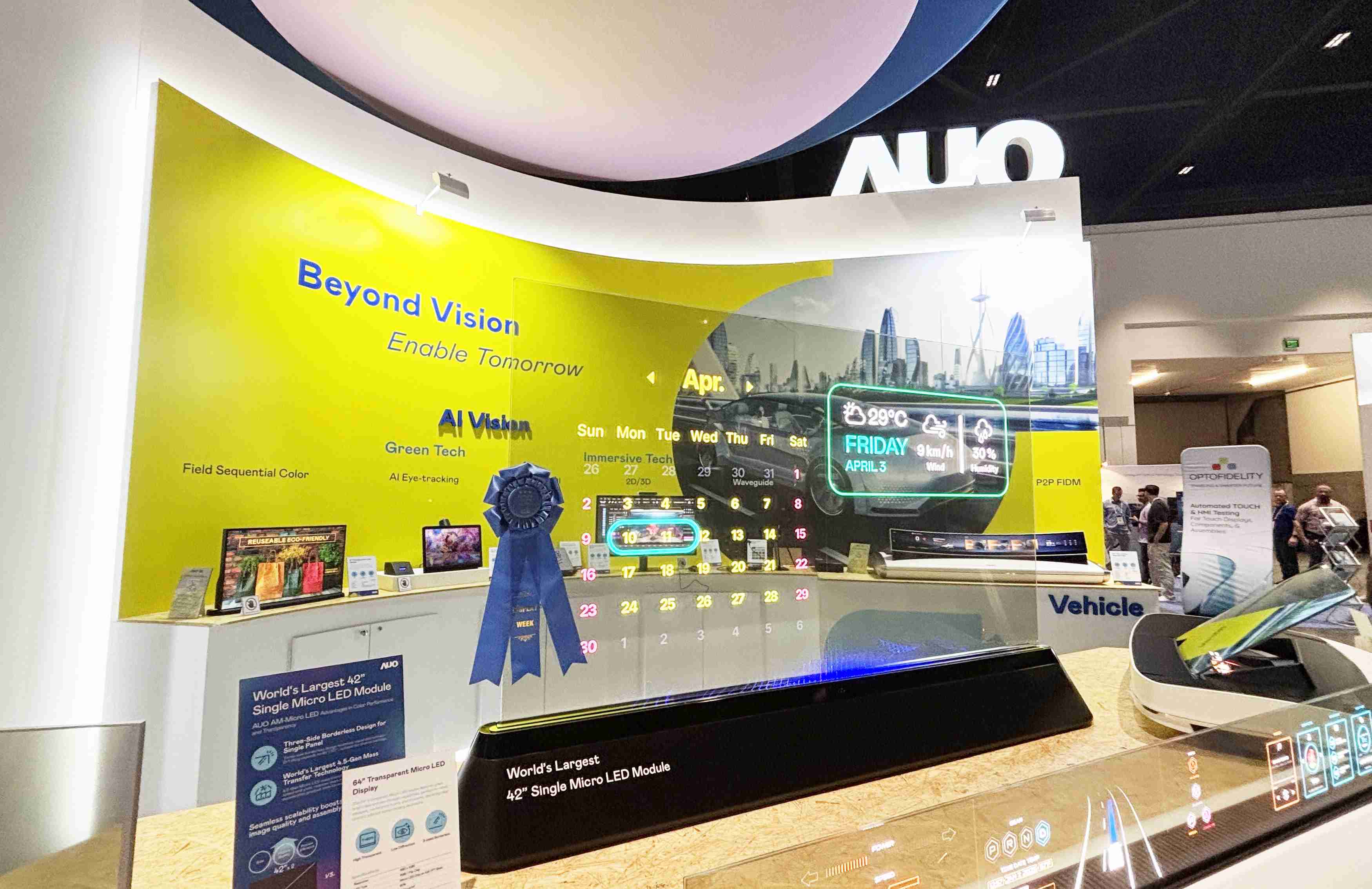 云顶国际8588yd64吋透明Micro LED显示器获〝最佳Micro LED技术应用奖〞，，，其绝妙的透明穿透特性，，同时具备1,000 nits的高亮度表现，，并透过精细的无缝拼接延伸，，，可依需求灵活应用于多元场域，，展现出Micro LED显示技术划时空的无限潜力